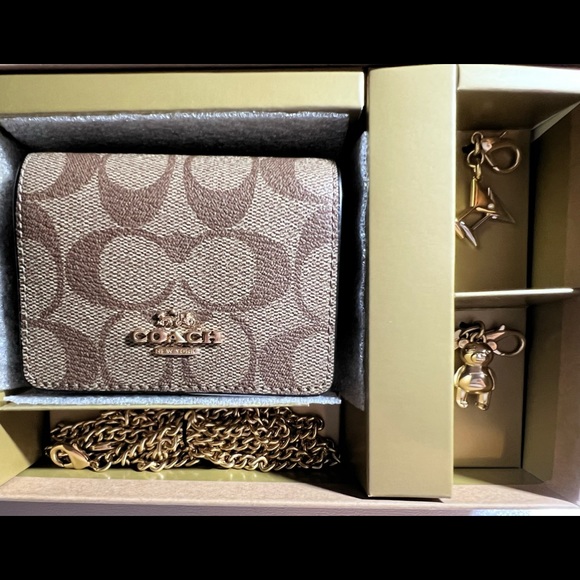 *NWT* Coach Boxed Mini Wallet On A Chain In Blocked Signature Canvas Gift 🎁 Set - Picture 2 of 7